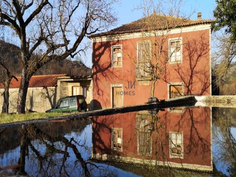 Moradia T7 inserida numa propriedade com 120 hectares em Viseu