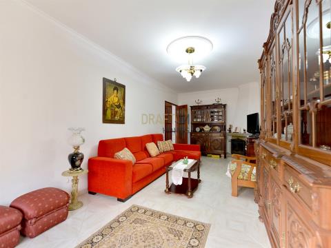 Appartamento di 3 stanze situato ad Agualva-Cacém, Sintra.