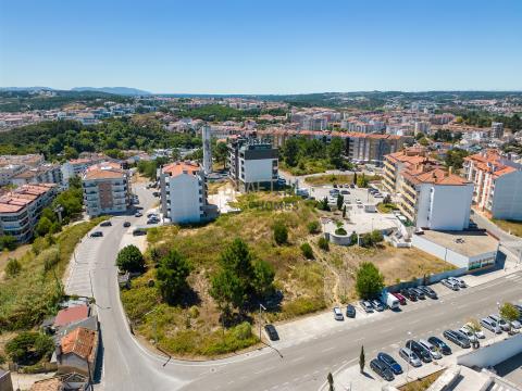 Plot with approved project in Leiria