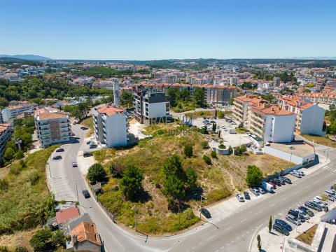 Plot with approved project in Leiria