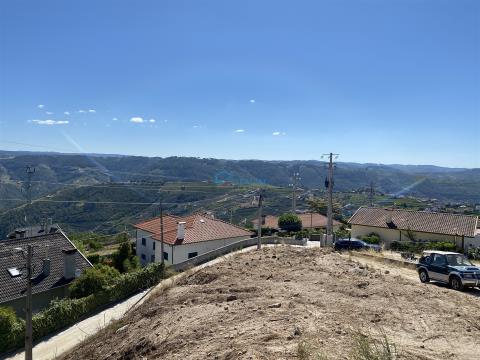 Terreno com excelentes vistas sobre Vila Real