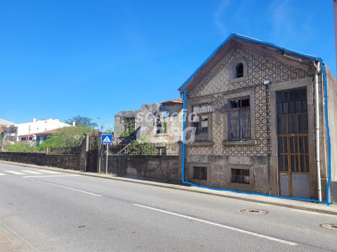 Terreno de 253 m2 com Moradia para demolição em São Mamede de Infesta - Matosinhos