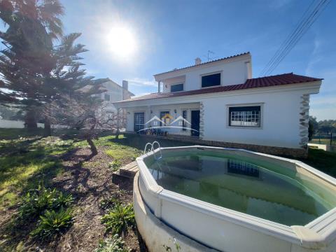 3 bedroom villa with garage and walled land